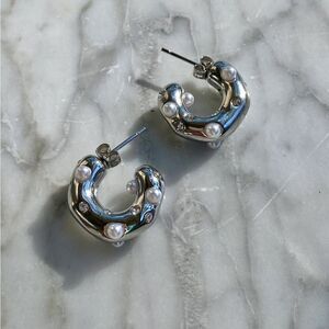 silver pearl hoop earrings H137